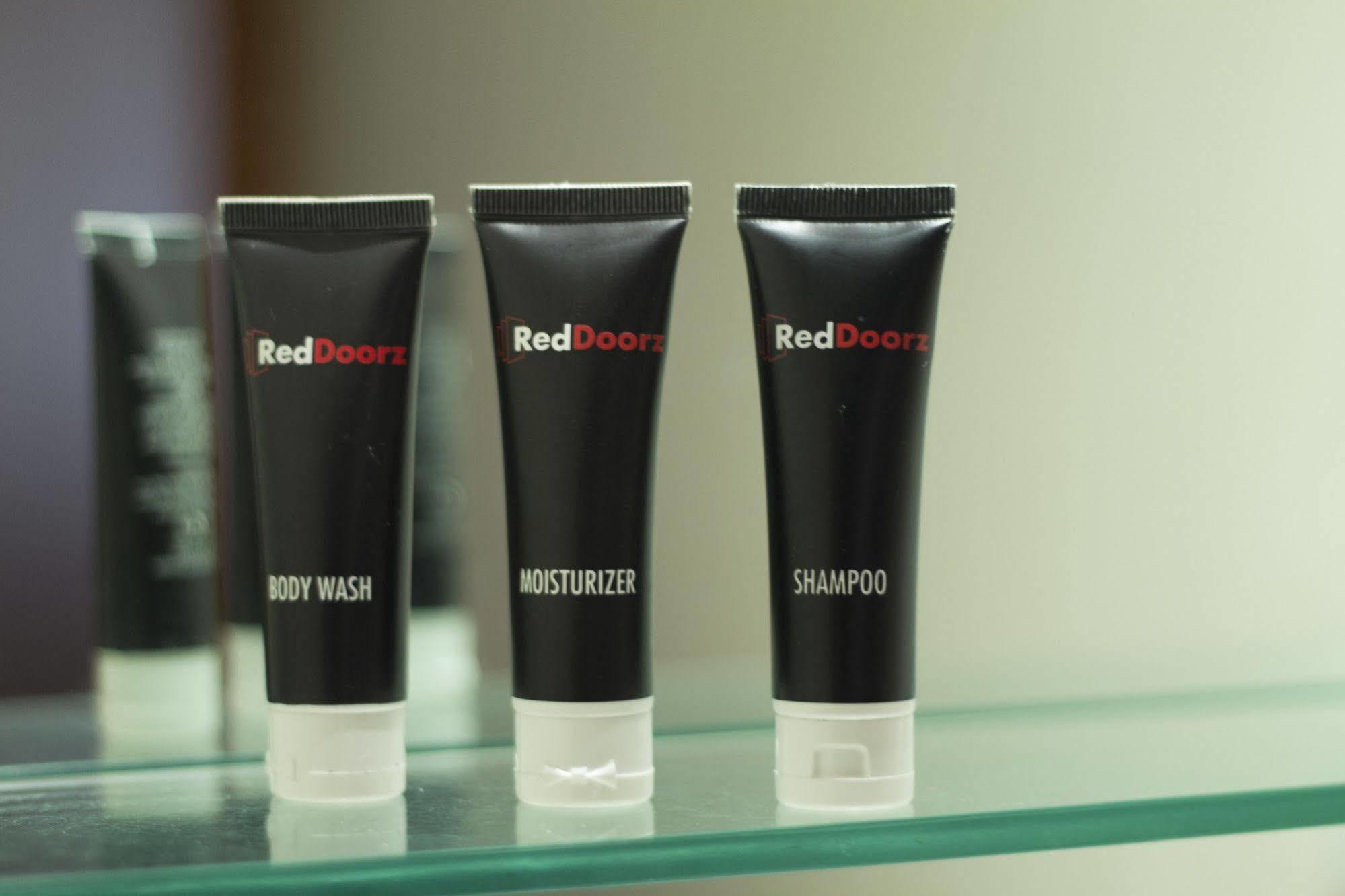 Reddoorz @ Gegerkalong Girang Hotel บันดุง ภายนอก รูปภาพ