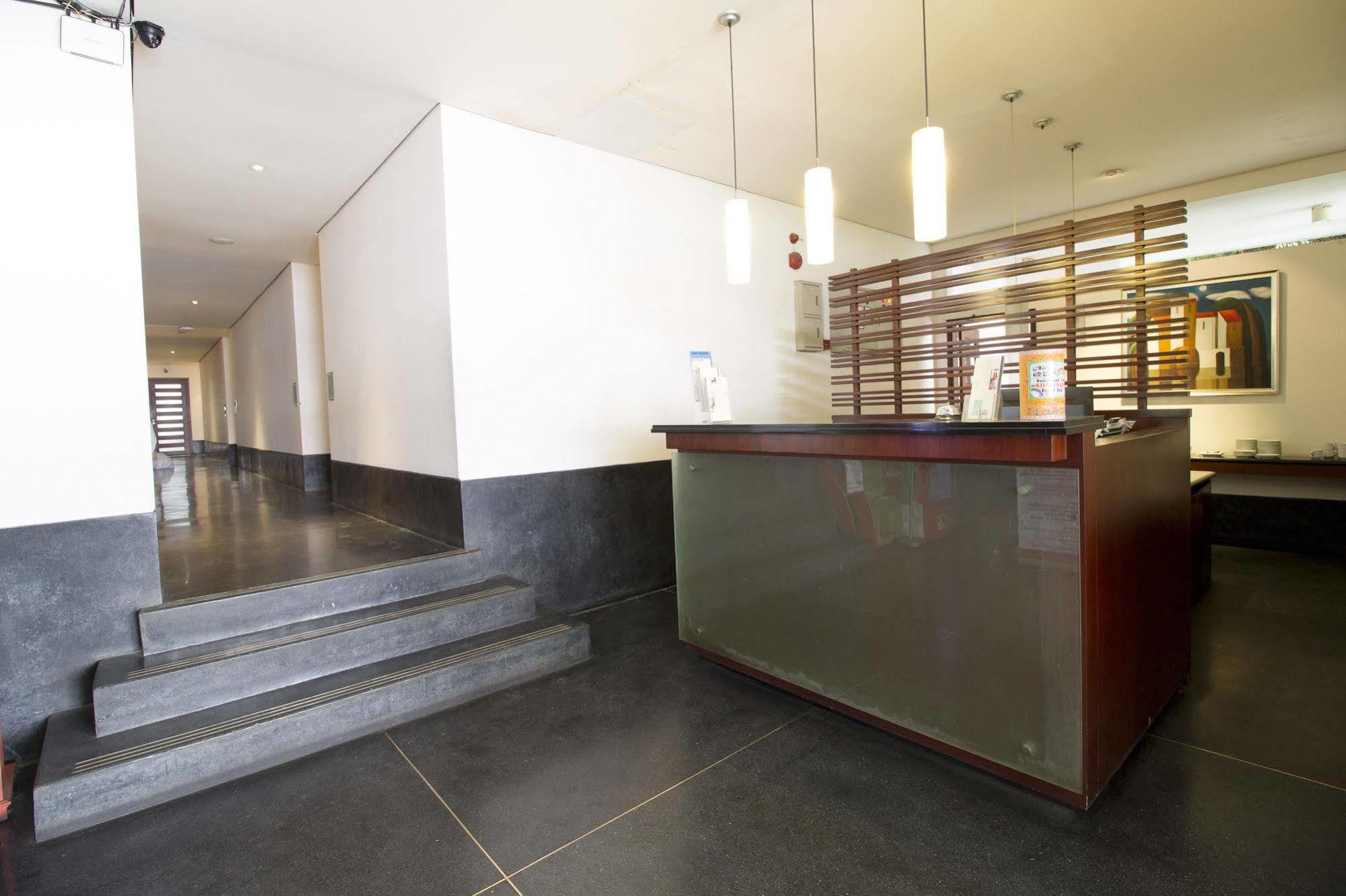 Reddoorz @ Gegerkalong Girang Hotel บันดุง ภายนอก รูปภาพ